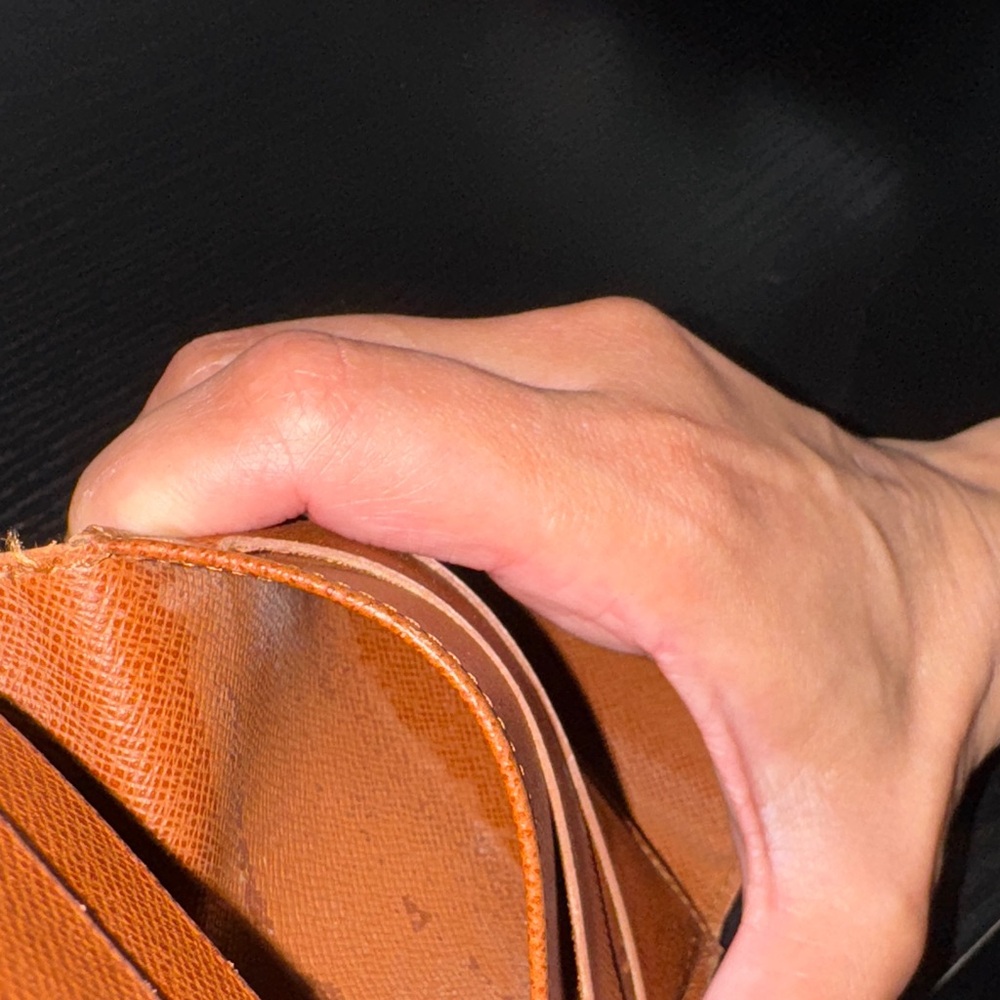 Louis Vuitton VINTAGE Compact Monogram Wallet - Picture 6 of 11